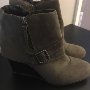 Wedge Boots Zip Up Side